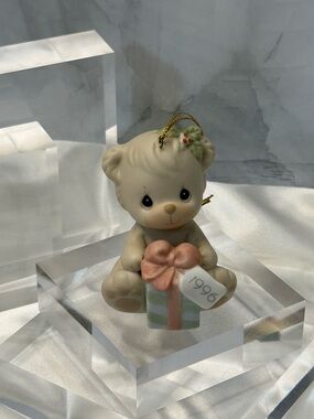 Pre-Loved 1996 Precious Moments Ornament - Special Delivery Bear 531200